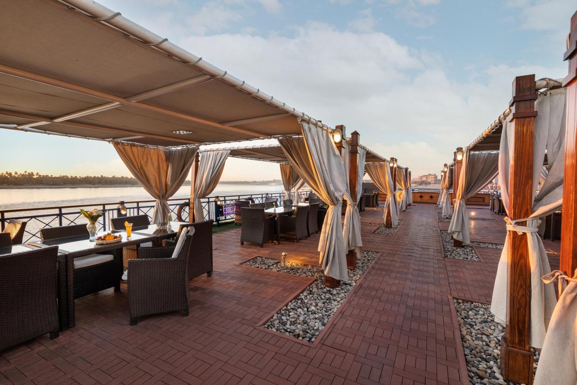 M/S Esmeralda Nile Cruise - 4 Or 7 Nights From Luxor Each Monday And 03 Nights From Aswan Each Friday エクステリア 写真